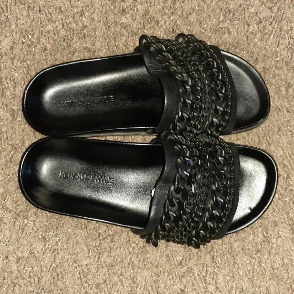 KENDALL & KYLIE-Shiloh-Chain Link Platform Slide - Picture 6 of 7